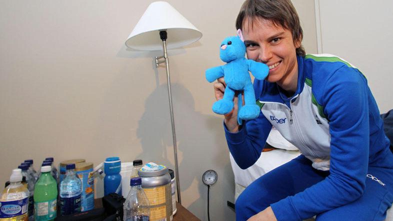 Teja Gregorin je pred prvo tekmo dobro razpoložena in je ena redkih, ki je ne sk