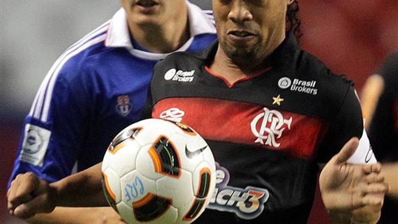 Ronaldinho na tekmi Flamengo-Universidad.