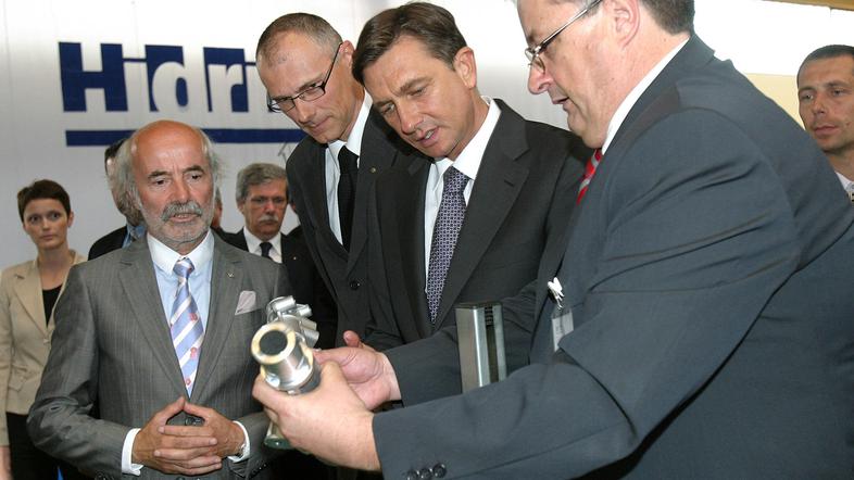 Slavnostni gost odprtja nove visokotehnološke proizvodnje delov za volanske sist