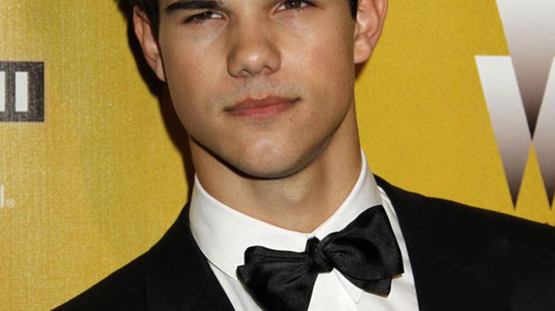 3D-film o superjunaku, ki ga bo igral Taylor, bo v kinematografe prišel marca le