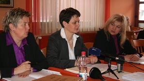 Belokranjske županje Mojca Čemas Stjepanovič, Polona Kambič in Renata Brunskole.