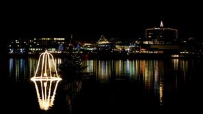 Na Blejskem jezeru je tudi letos za božič zasvetil potopljeni zvon, ki so ga na 