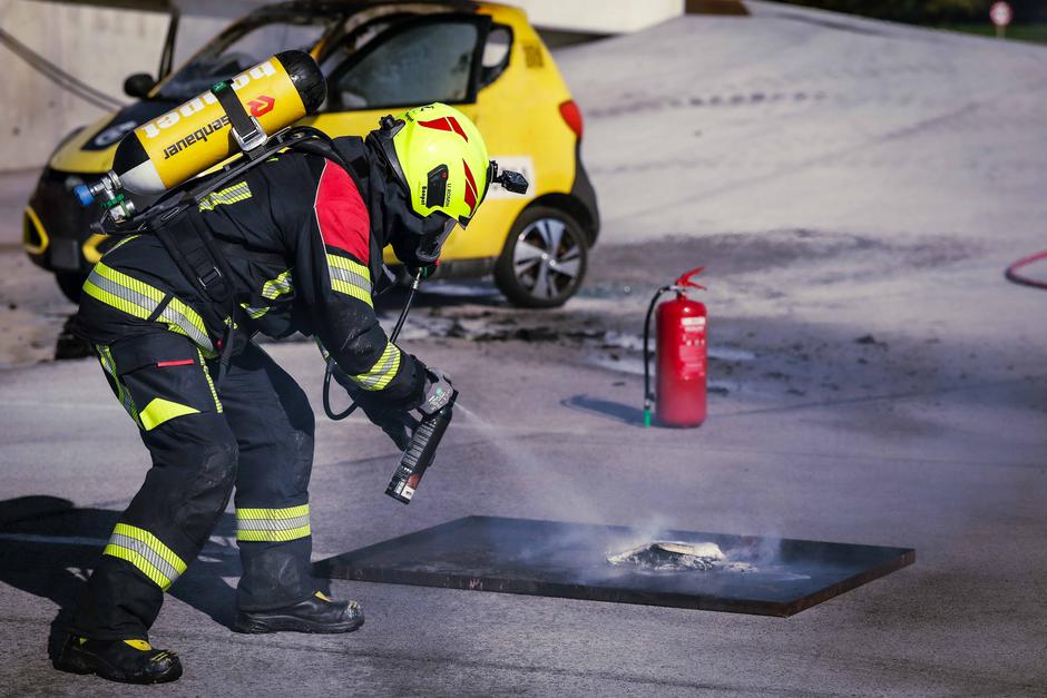 testni vžig in gašenje e-avtomobila, ko zagori elektrika | Avtor: Saša Despot