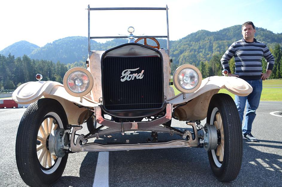 Lesena replika forda T