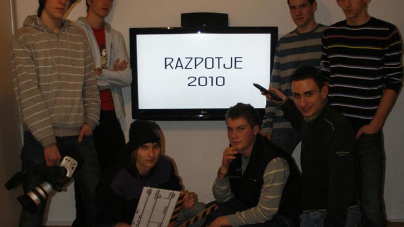 Dolenjski druščini, ki snema film Razpotje, ne manjka zamisli in ustvarjalne ene