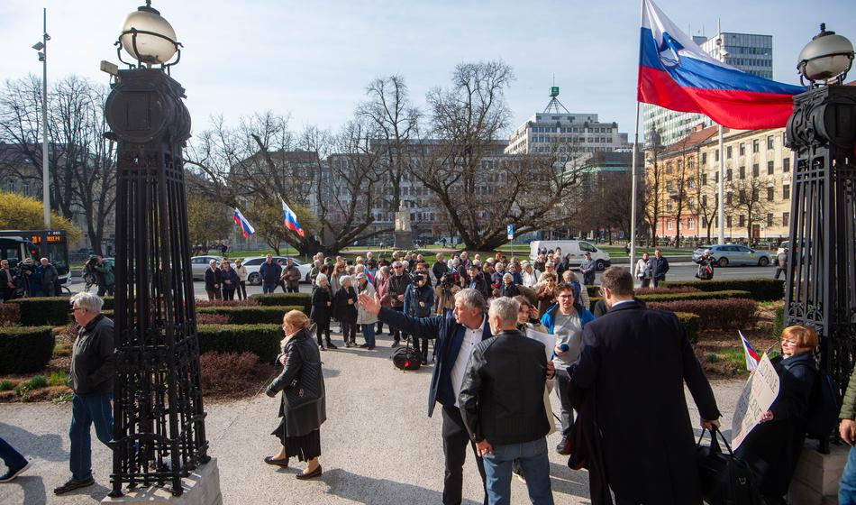 Ljubljana: Zahtevali spoštovanje 'božjega čudeža', sodišče jim je ugodilo
