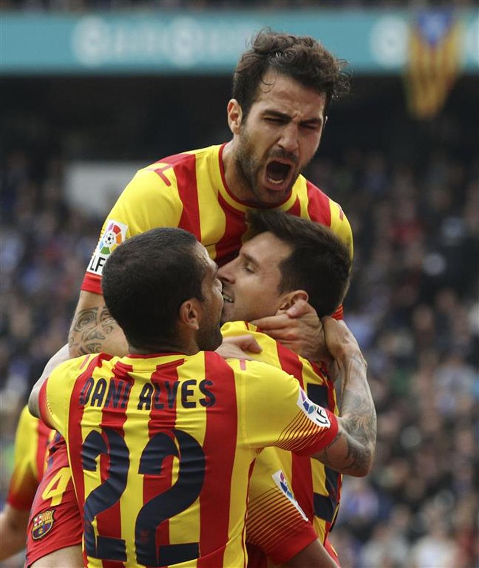 Messi Fabregas Alves Espanyol Barcelona derbi Liga BBVA Španija prvenstvo | Avtor: Reuters