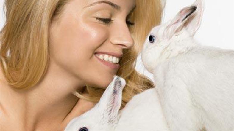 Želite kožo, mehko kot zajčji kožušček? Negujte jo s pilingi.