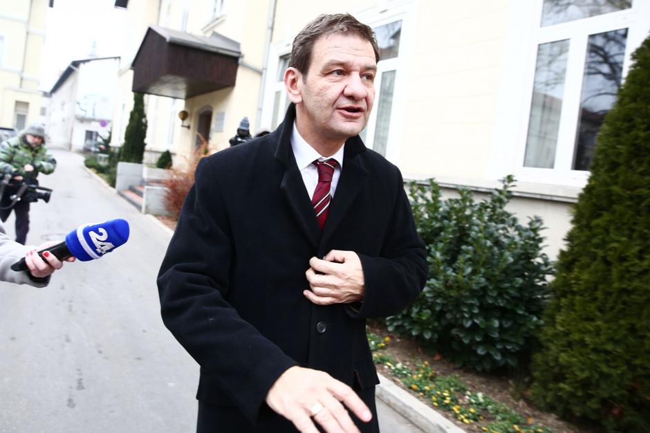 Slovenija 19.12.2013 Simon Vrhunec, hisna preiskava na upravi klinicnega centra  | Avtor: Saša Despot