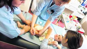 Otroci koprskih vrtcev bodo v četrtek preganjali strah pred zdravniki, cepljenje