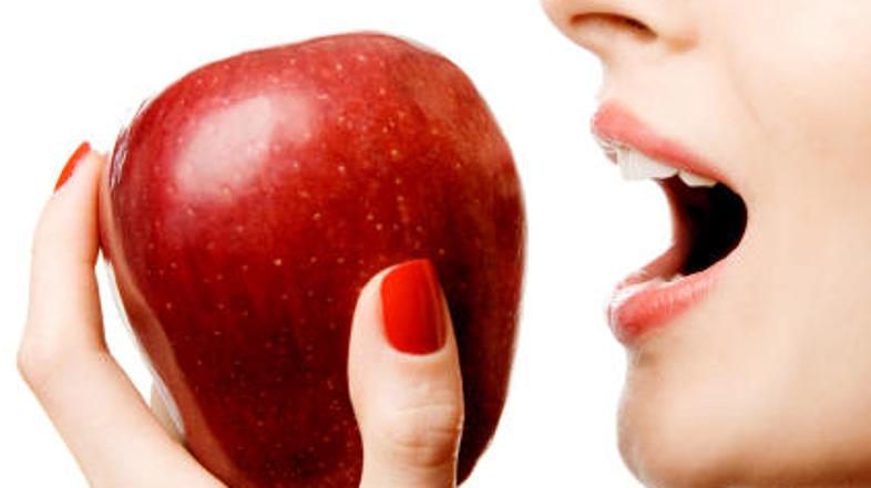 Za malico si privoščite sočno jabolko.