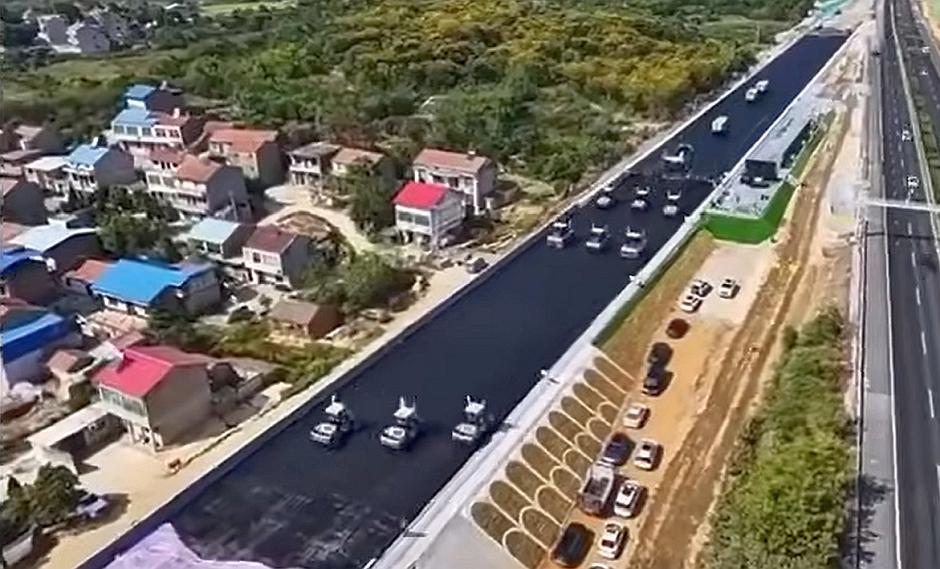 avtonomni stroji asfaltiranje avtoceste | Avtor: Youtube printscreen