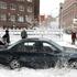Sneg je presenetil voznike v New Yorku.