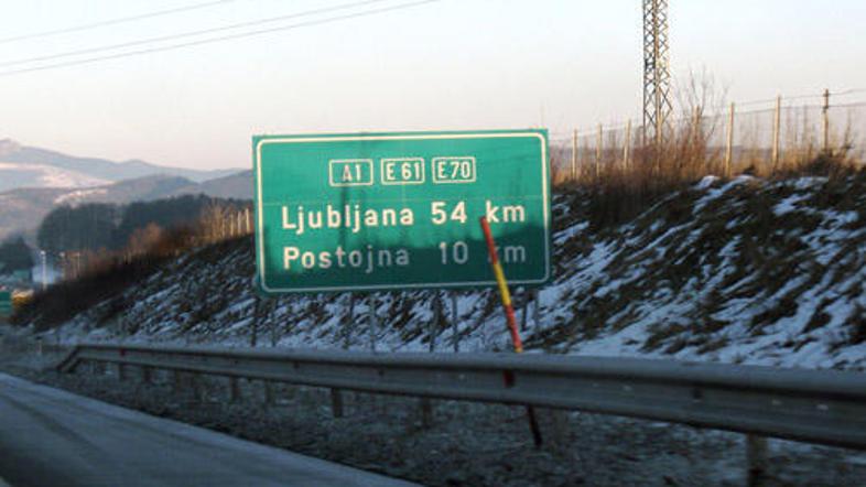Najprej lahko opazite, da je do Ljubljane le še 54 kilometrov ...