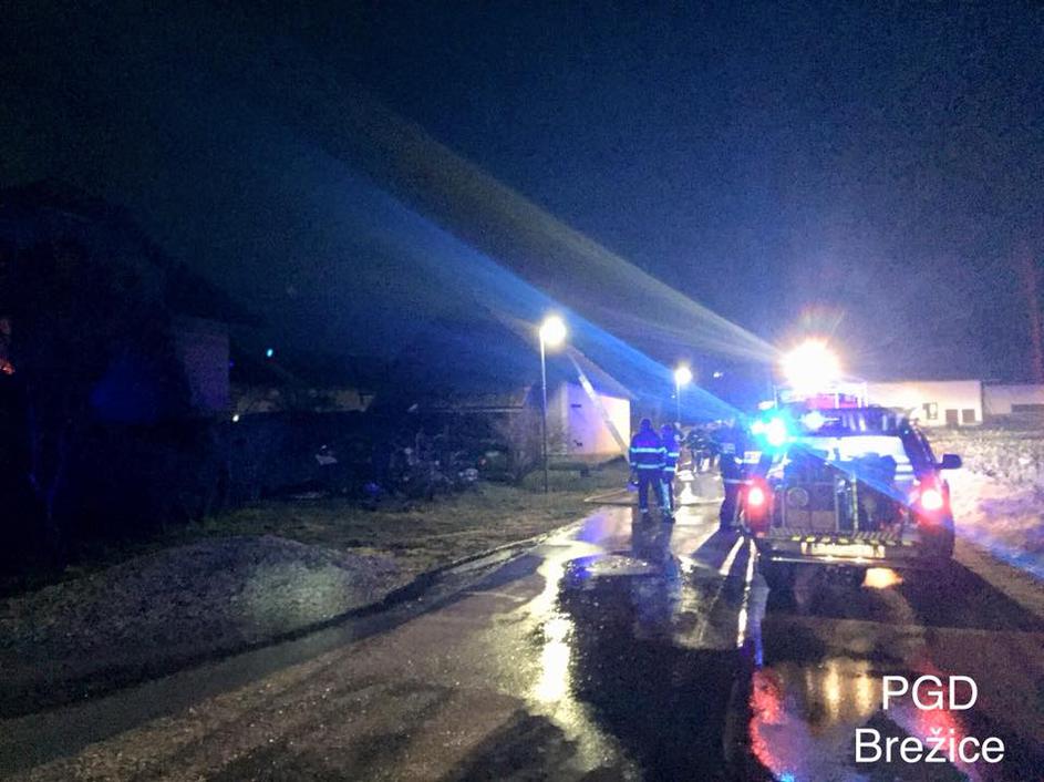 Požar gospodarskega poslopja, gasilci, pogorišče