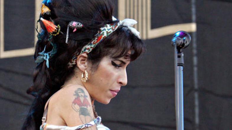 Amy ve kako razjeziti organizatorje koncertov.