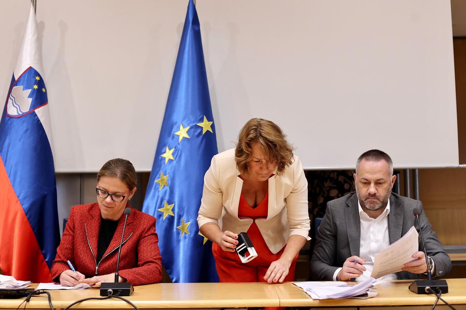 podpis dogovora sindikati vlada