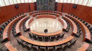 Poslanci morajo danes vnovič potrditi zakon o upravljanju kapitalskih naložb, če