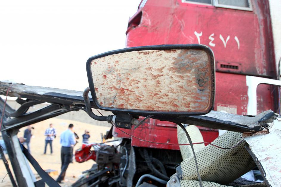 nesreča vlak tovornjak avtobus Egipt Kairo