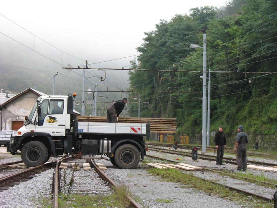 reševanje, avtomobili, majland, Zidani Most, železniška proga, plaz | Avtor: Žurnal24 main