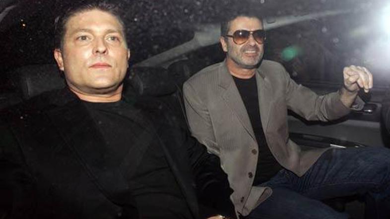 Kennyju ni več do smeha.