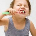 Tudi najmlajše naučite pravilnega ravnanja z zobmi.