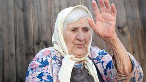 stara gospa upokojenci upokojenka revščina ostareli ostarela