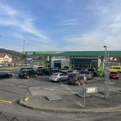 Gneča na bencinski črpalki Šentilj