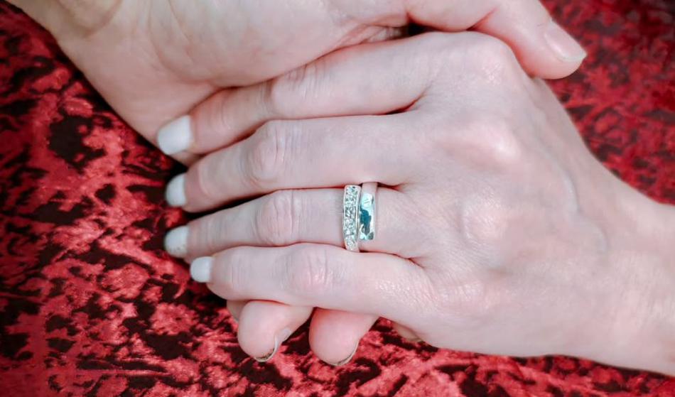 Znani Slovenec zaradi nove ljubezni izgubil prijatelje