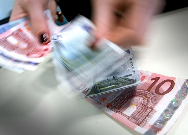 slovenija 27.03.2012 denar, bankovci, Evro, finance, foto: Bostjan Tacol