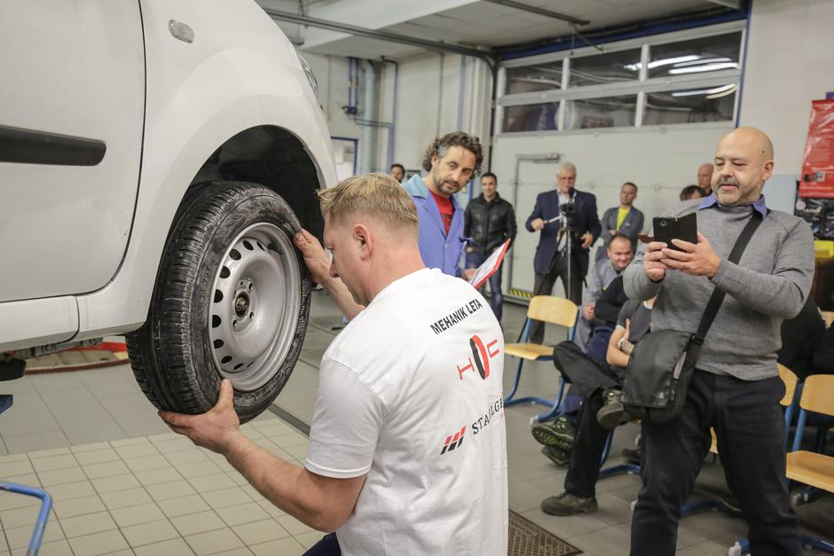 mehanik leta | Avtor: Saša Despot