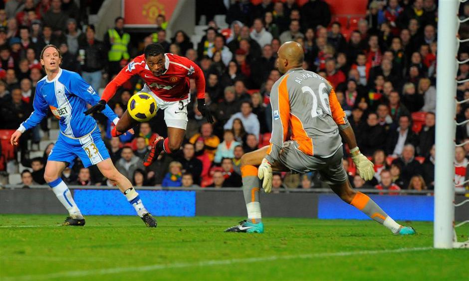 Patrice Evra Ali Al Habsi gol zadetek strel | Avtor: Žurnal24 main