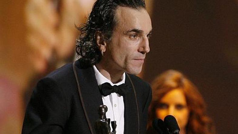 Daniel Day-Lewis je zmago posvetil prezgodaj umrlemu Ledgerju.