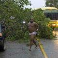 Letos že šesta tropska nevihta na Karibskem otočju se približuje Floridi, kjer j
