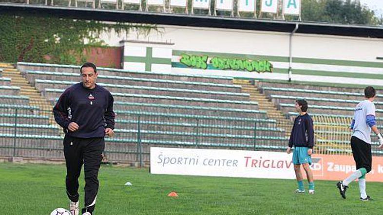 Aleš Čeh pridno vadi na legendarnem štadionu za Bežigradom.