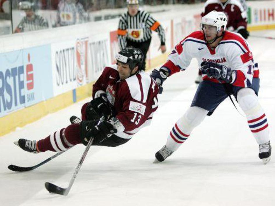 Jurij Goličič (desno) je proti Avstrijcem dosegel en zadetek.