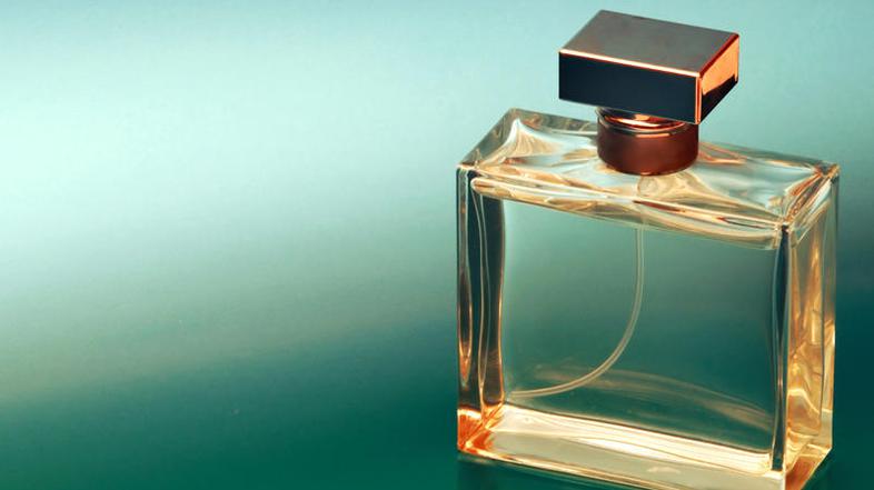 Prazne stekleničke dišav naj odišavljajo omare ali prostor.