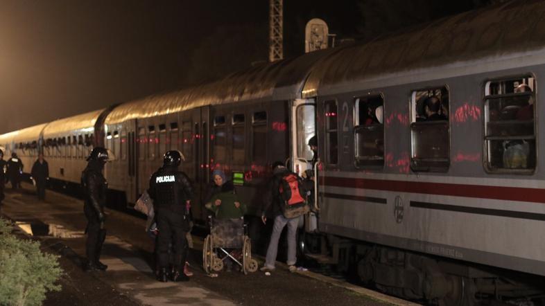Vlak z begunci prispel v Središče ob Dravii