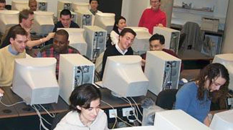 Sedenje za računalnikom se lahko konča zelo tragično.