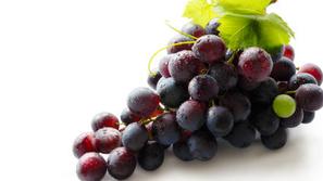 Z grozdjem in manj slano prehrano se lahko odločno upremo visokemu krvnemu priti