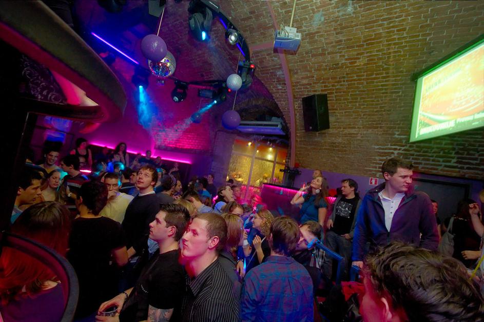 Božičkov žur FGG v Bachusu