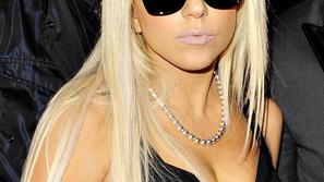 Lady Gaga je zelo negotova vase, pravijo njeni prijatelji. (Foto: Flynet/JLP)