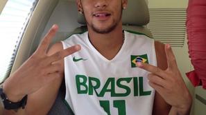 Neymar po operaciji mandlji mandeljni dres košarka Brazilija letalo avion