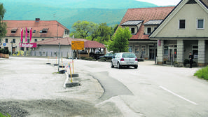 Razpis za obnovo ceste od gasilskega doma do križišča bo direkcija za ceste obja