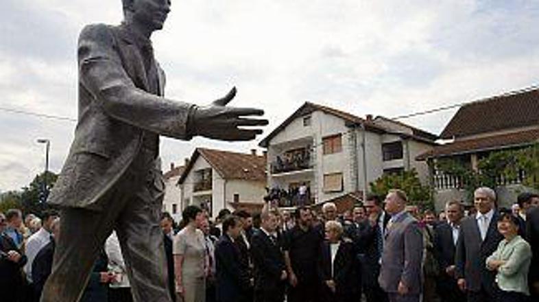Spomenik umorjenemu premieru.