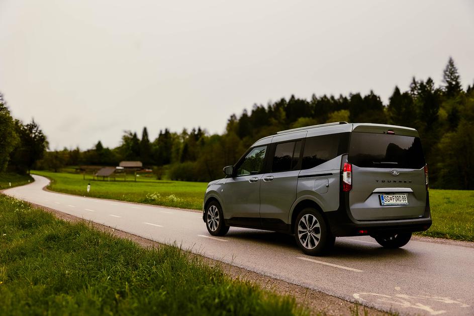 predstavitev Ford Courier