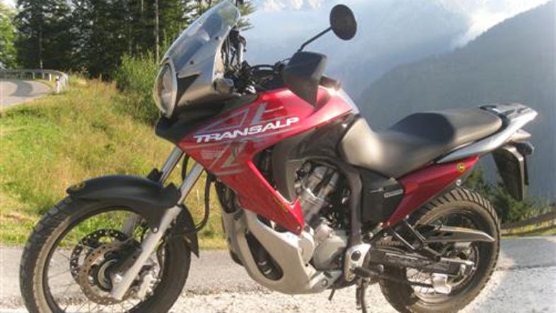 Honda Transalp že 20 let kraljuje na gorskih cestah.