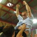 Lado Gorjan se je takole veselil po prvem naslovu državnega prvaka za KK Helios.