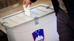volitve skrinjica Slovenija