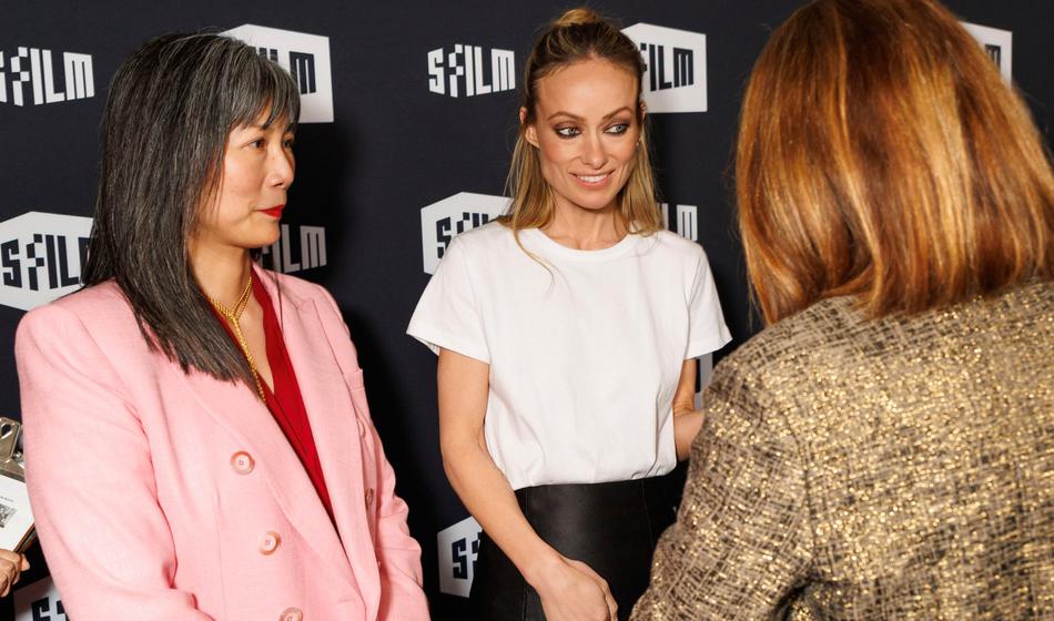 Prepoznate žensko na sredini? Zelo je znana, a danes skoraj neprepoznavna